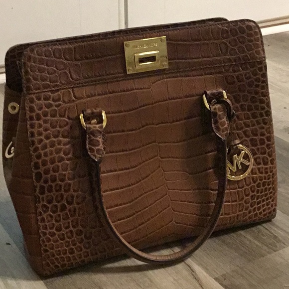 Michael Kors gator print leather bag, large.  Excellent shape.  Close button 45% - Picture 1 of 7